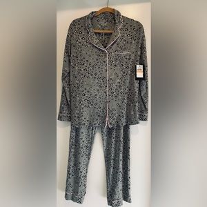 Women’s Cuddl Duds PJ Set New!! Grey Leopard Small